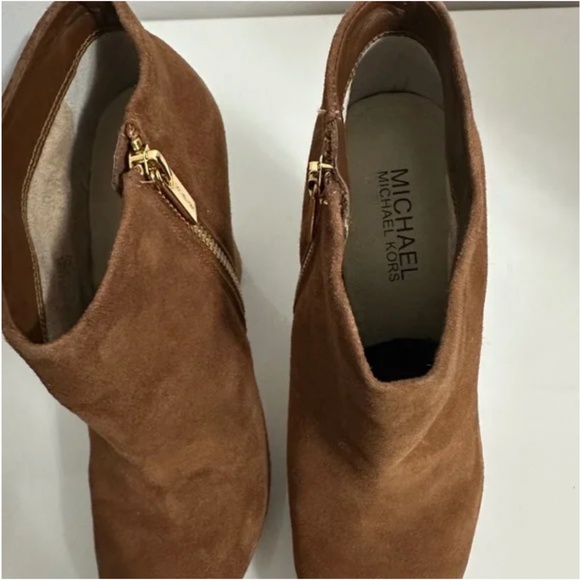 Like-New- Michael Kors Brown Gold Suede Side Zip Heel Ankle Boots (6) - Picture 4 of 12